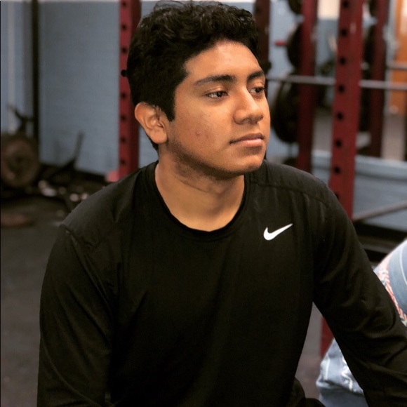 Meet your Posher, Carlos - Picture 1 of 1